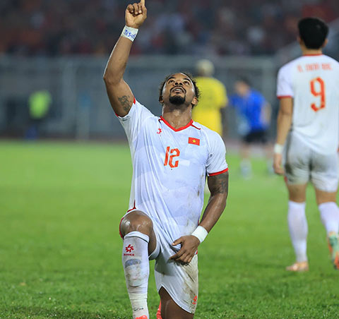 Tiền đạo Nguyễn Xuân Son có pha lập công thứ 6 ở vòng knock-out AFF Cup - Ảnh: Đức Cường