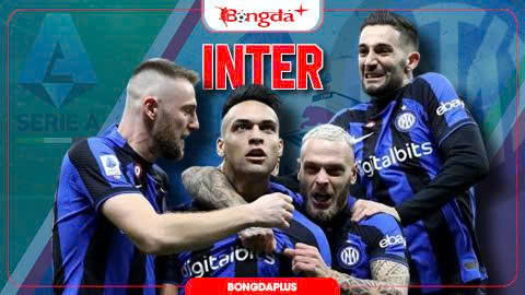 Simone Inzaghi celebrating with his Inter Milan players after beating Barcelona.