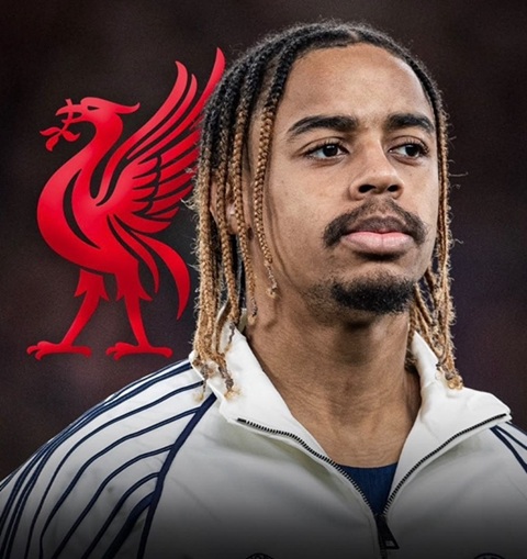 Barcola lúc này chỉ hướng về Liverpool