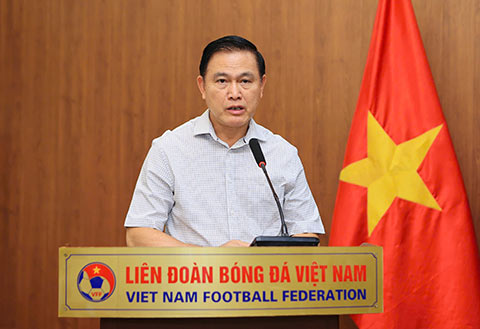 Phó Chủ tịch VFF Trần Anh Tú phát biểu khai mạc khóa học. Ảnh: Đức Cường