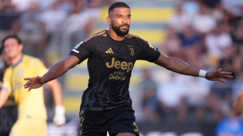  Không hậu vệ nào ở Serie A ghi bàn nhiều hơn Bremer