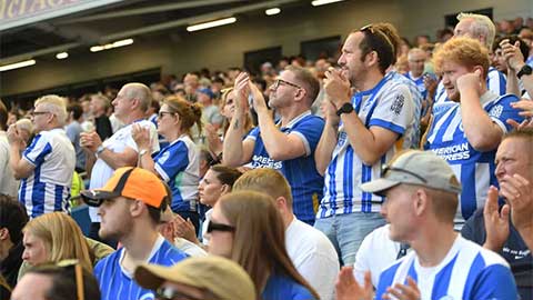 CĐV qua đời, Brighton nhận cú sốc sau chiến thắng tưng bừng trước Aston Villa
