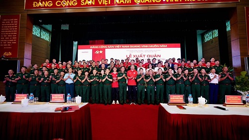 Quang cảnh lễ xuất quân của CLB Thể Công