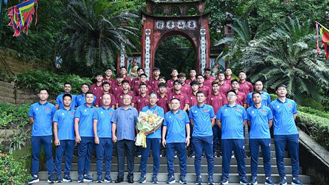 Đội tuyển U20 Việt Nam dâng hương tưởng niệm các Vua Hùng