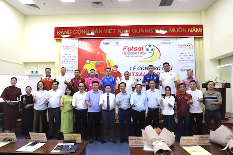Các lãnh đạo và đại hiện các đội tham dự tại giải. Ảnh: An Khánh 