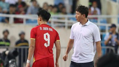 HLV Kim Sang Sik ‘hy sinh’ Đình Bắc để ĐT Việt Nam không tự mãn