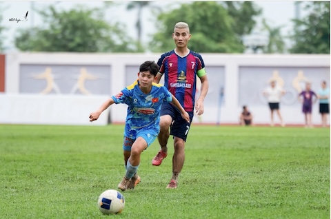 Cuộc đua tranh của đội nữ Việt Nam và Royal Bắc Ninh. Ảnh: VFF
