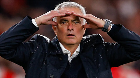 Mourinho nhận 'đòn giáng' đầu tiên tại Real Madrid