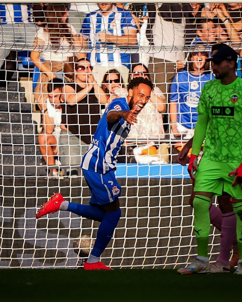Deportivo chỉ phải bỏ ra 1,5 triệu euro để sở hữu "sát thủ" người Gabon