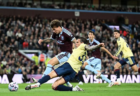 Hàng thủ của Arsenal vẫn chơi tốt như thường lệ - Ảnh: Arsenal.com