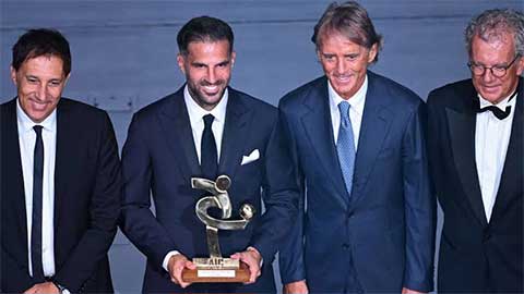 Fabregas giành giải HLV hay nhất Serie A mùa trước