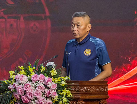 HLV Bùi Đoàn Quang Huy thay mặt toàn đội nhận nhiệm vụ ở mùa giải mới