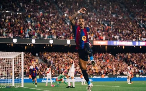 Raphinha đang bùng nổ trong vai trò "số 9" ảo. Ảnh: FC Barcelona