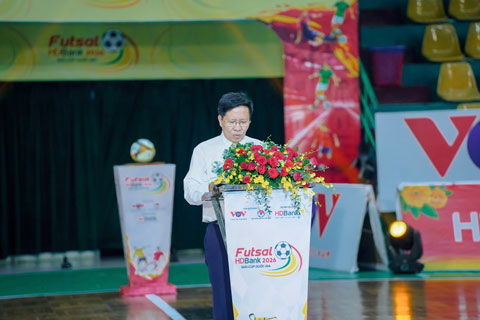 Tiến sĩ Vũ Hải Quang, Phó Tổng Giám đốc Đài Tiếng nói Việt Nam, Phó Trưởng Ban Chỉ đạo Giải Futsal HDBank Cúp Quốc gia 2026 phát biểu tại Buổi Lễ khai mạc. Ảnh - Nguyễn Khanh