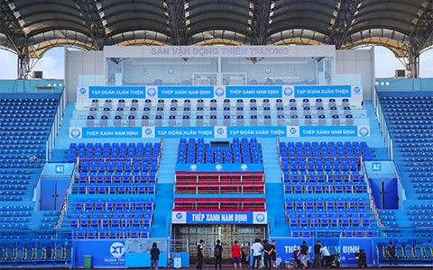 Khu khán đài VIP của sân Thiên Trường cực kỳ khang trang, hiện đại