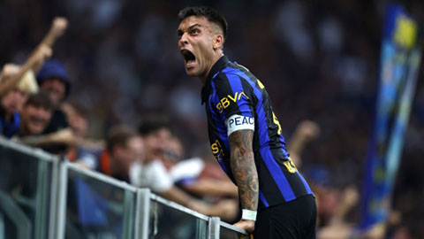Lautaro Martinez hóa 'người nhện' đu lan can: Cú đúp giải cứu Inter