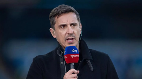  Neville chê Dorgu ‘ngu ngốc’ sau sai lầm trước Everton