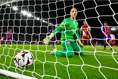 Safonov và PSG đã thủng lưới 6 bàn sau 3 trận tại Ligue 1