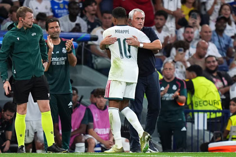 Mourinho lên tiếng bảo vệ Mbappe