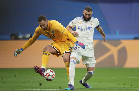 Donnarumma cũng là nạn nhân của Benzema và Real