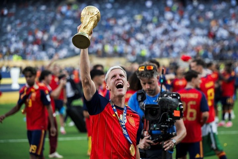 Sau khi Tây Ban Nha vô địch World Cup, Dani Olmo vẫn chưa dám tin đó là sự thật. Ảnh: Facebook
