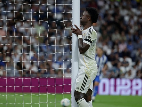 Vinicius đang đối mặt với áp lực từ chính các CĐV Real Madrid. Ảnh: Diario AS