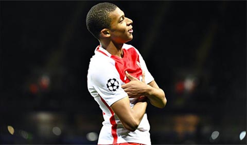 Anh nổi danh từ lúc mới 16-17 tuổi trong mùa áo Monaco