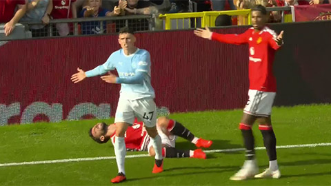  Fernandes đáng nhận thẻ đỏ hơn Foden ở derby Manchester?