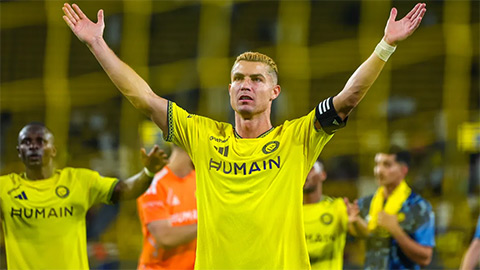  Tin bóng đá tối 13/9: Ronaldo yêu cầu cấm vĩnh viễn một cổ động viên