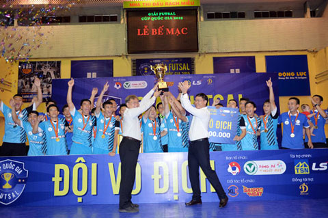 Hải Phương Nam Phú Nhuận (nay là Sahako) vô địch cúp QG ở mùa đầu tiên, năm 2015