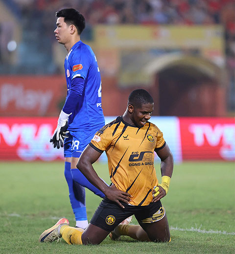 FIFA yêu cầu Thanh Hoá giải quyết tiền lương, thưởng, lót tay cho Rimario 