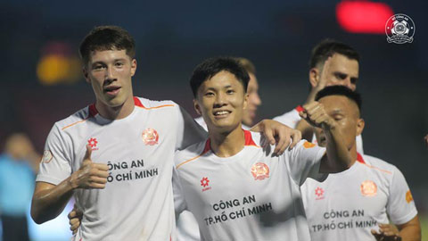 Williams Minh Hoàng (bên phải ngoài cùng) đã được gọi lên ĐT Việt Nam