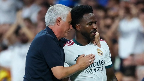 Mourinho giờ sẵn sàng bảo vệ Vinicius ngay cả trong những trận đấu tệ nhất. Ảnh: Goal