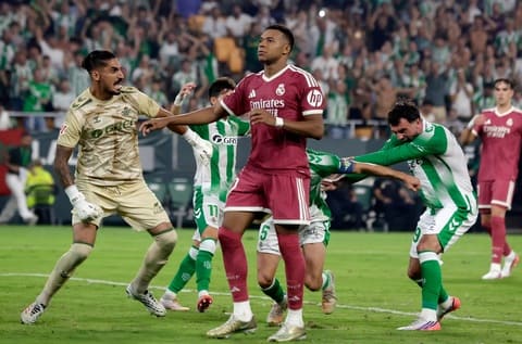 Real Madrid đã phải trả giá cho sự phung phí bằng thất bại trước Betis. Ảnh: Managing Madrid