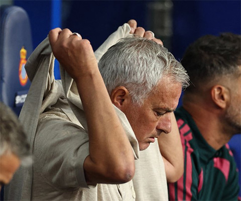 HLV Mourinho liệt kê ra hàng loạt bất công của các trọng T