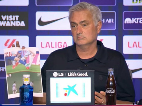 HLV Mourinho đau đầu với lịch thi đấu của Real trong tháng 10