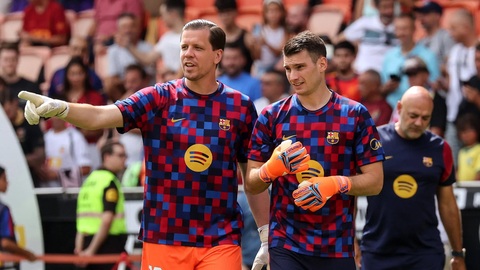 Barca: Vì sao HLV Hansi Flick bỏ qua Szczesny để chọn Livakovic?