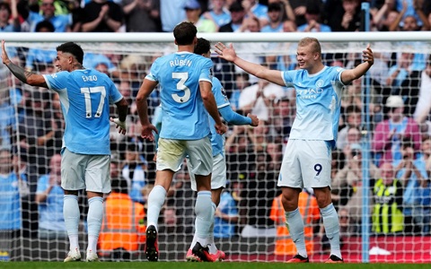 Chiến thắng 5-3 trước Sunderland giúp Man City thống trị BXH Premier League với 5 trận toàn thắng