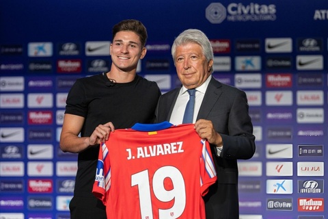 Man xanh đã bán Julian Alvarez cho Atletico sau 2 năm để thu về 81 triệu bảng