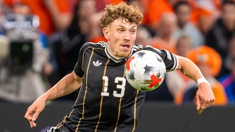 Philipp Treu nhiều khả năng sẽ tiếp tục được HLV Jurgen Klopp cho đá chính