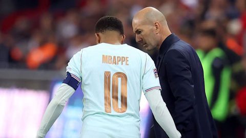 Ngay khi Mbappe bị đau, Zidane đã yêu cầu các bác sĩ của tuyển Pháp trao đổi với bác sĩ của Real - Ảnh: Kicker