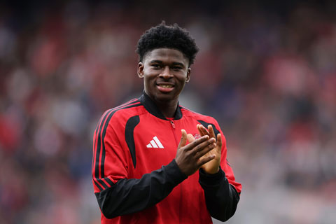 Baleba sắp bình phục hoàn toàn chấn thương và sẵn sàng ra sân ở trận gặp Tottenham - Ảnh: manutd.com