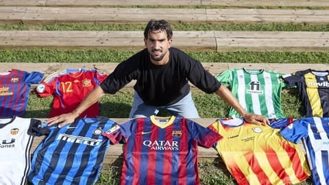 Sau khi rời Barca, Montoya từng khoác áo nhiều đội bóng khác nhau. Ảnh: Diario Sport