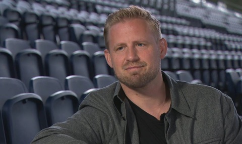 Công việc chủ yếu của Kasper Schmeichel giờ là lái xe đưa đón 3 đứa con. Ảnh: Reddit