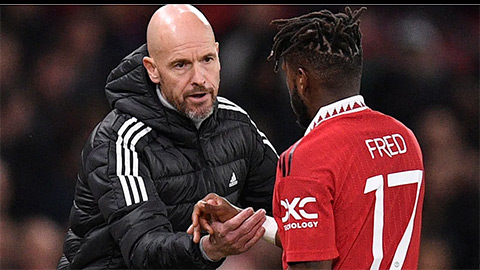 Fred công kích ông thầy cũ Ten Hag