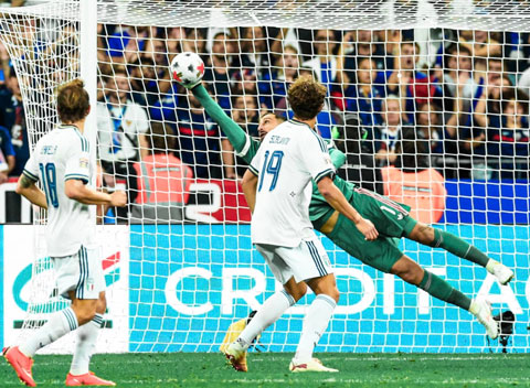 Donnarumma khiến Rabiot không tiếc lời ca ngợi