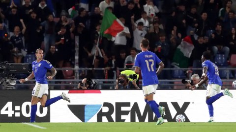 Với 7 điểm và ngôi nhì, Italia khá sáng cửa vào tứ kết Nations League