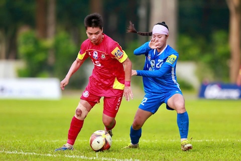 TP.HCM I (áo đỏ) đang là lá cờ đầu của bóng đá nữ Việt Nam. Ảnh: VFF