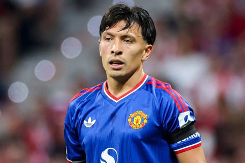Lisandro có thể mất suất đá chính dưới thời Conte