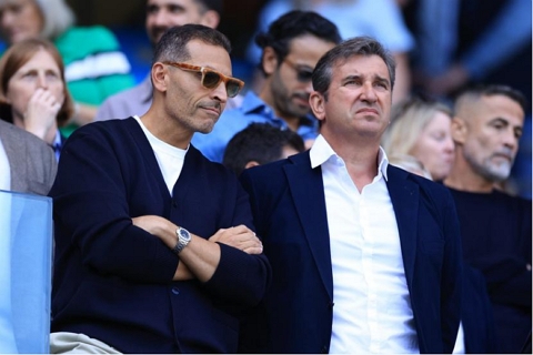 Chủ tịch Man City, Khaldoon al-Mubarak (trái) và GĐĐH Ferran Soriano trong trận đấu với Bournemouth (2-1) vào ngày 23/8